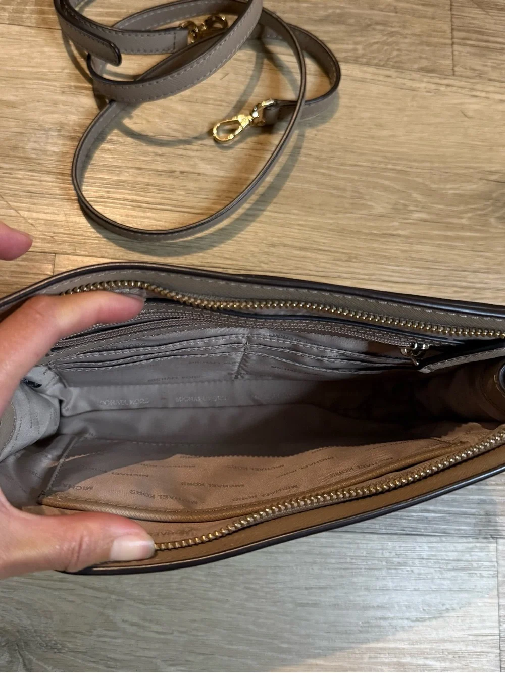 MICHAEL KORS Crossbody Wallet - Blush Taupe